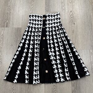 Alezza Paris skirt Black and White Houndstooth Pleated Skirt